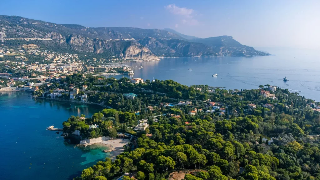 Villas nichées dans les pins, face à la mer, à Saint-Jean-Cap-Ferrat